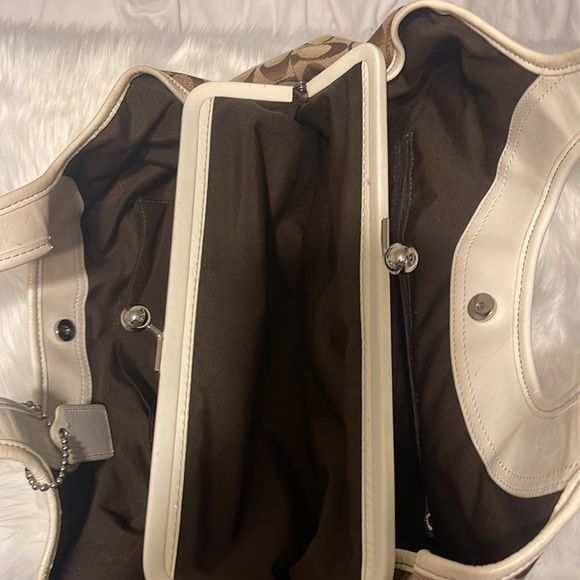 Coach - Picture 3 of 4